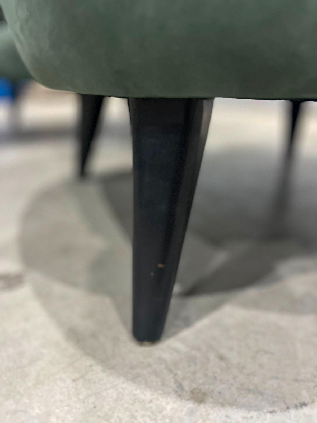 Brazilian Modern Pair of Concha Armchairs in Green Suede, Joaquim Tenreiro, 1960 For Sale 6