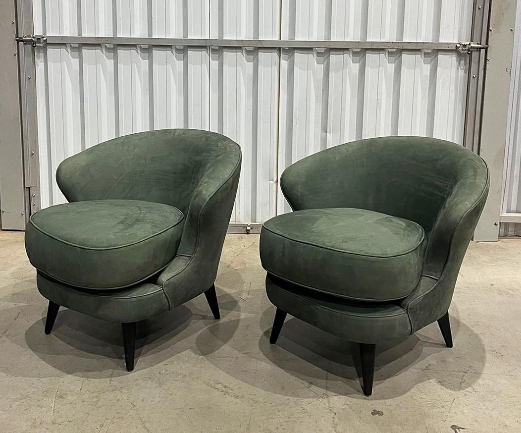 Available today, with domestic shipping in the NYC metro area included, this Brazilian Modern Pair of Concha Armchairs in Green Suede, Joaquim Tenreiro, c. 1960s, is nothing less than gorgeous! 

The model, known as 