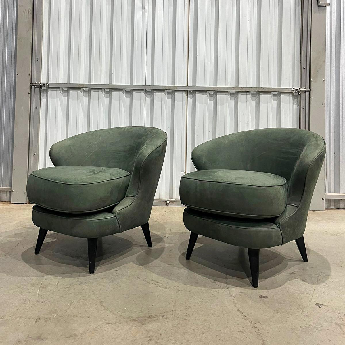 Mid-Century Modern Brazilian Modern Pair of Concha Armchairs in Green Suede, Joaquim Tenreiro, 1960 For Sale