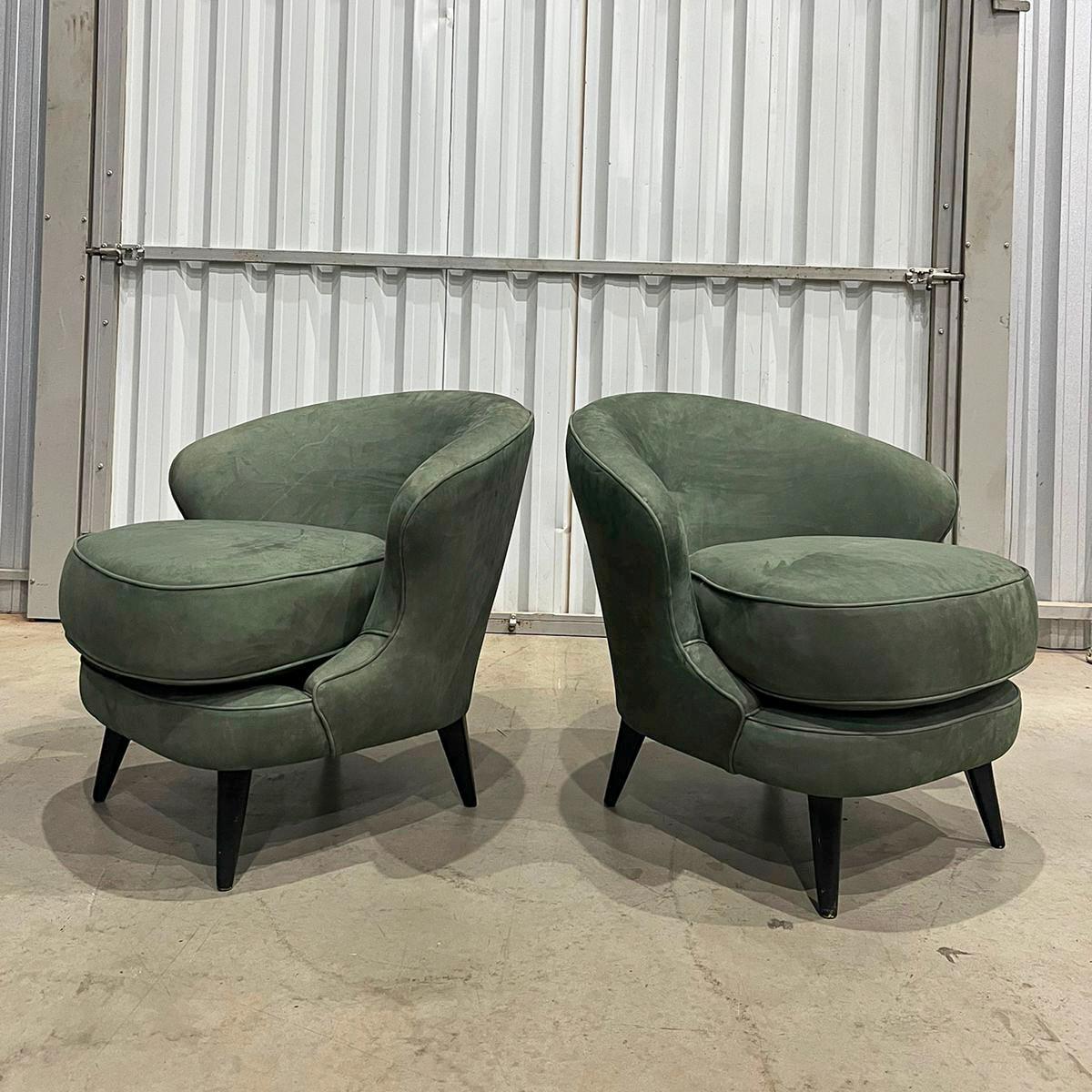 Woodwork Brazilian Modern Pair of Concha Armchairs in Green Suede, Joaquim Tenreiro, 1960 For Sale