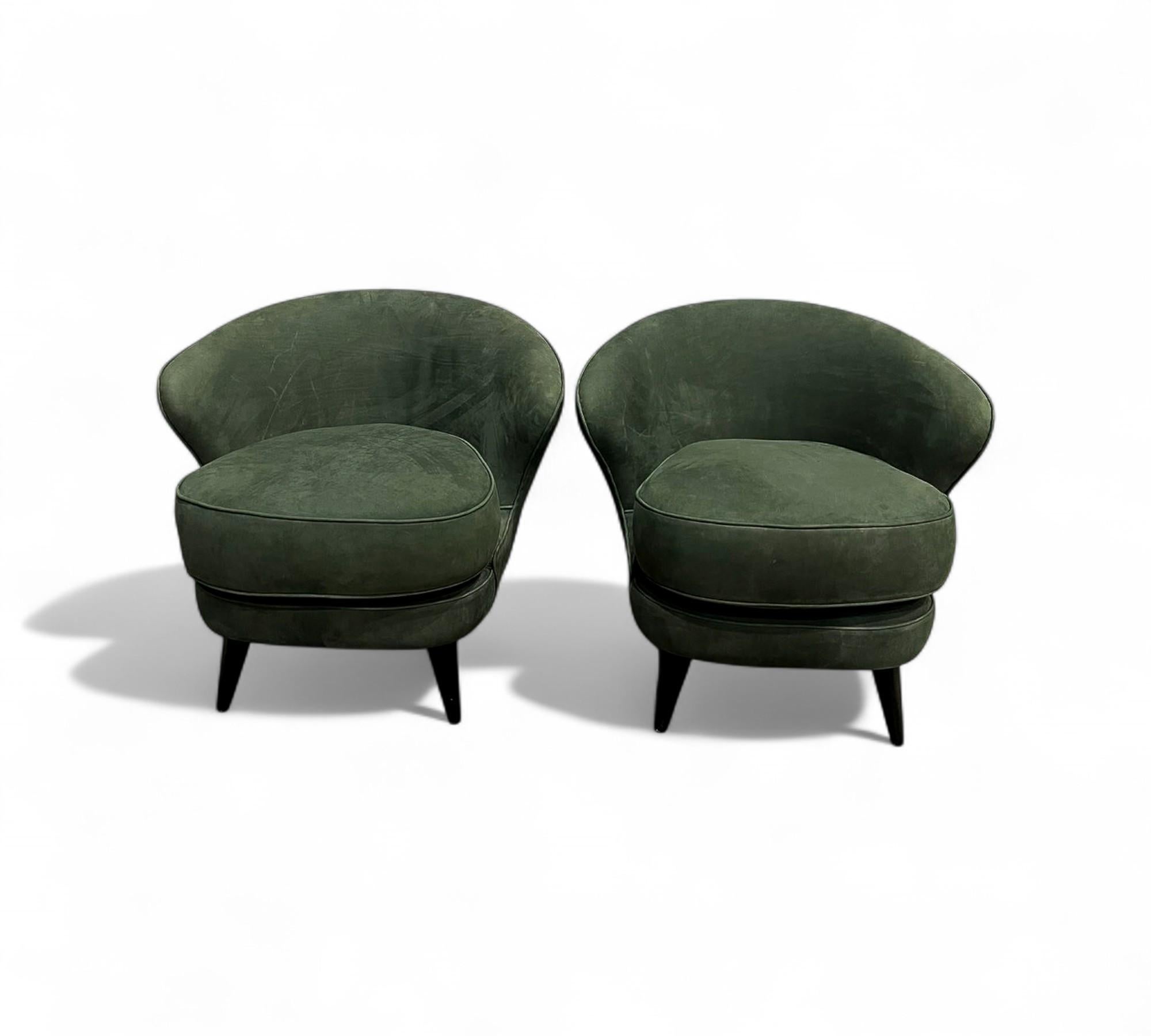 Brésilien Paire de fauteuils Concha modernes brésiliens en daim vert, Joaquim Tenreiro, 1960 en vente