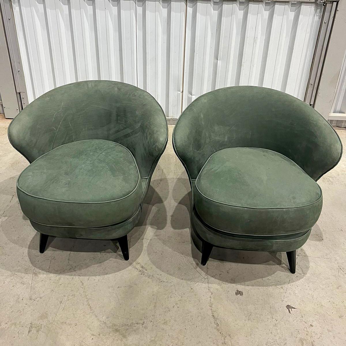 Brazilian Modern Pair of Concha Armchairs in Green Suede, Joaquim Tenreiro, 1960 For Sale 2