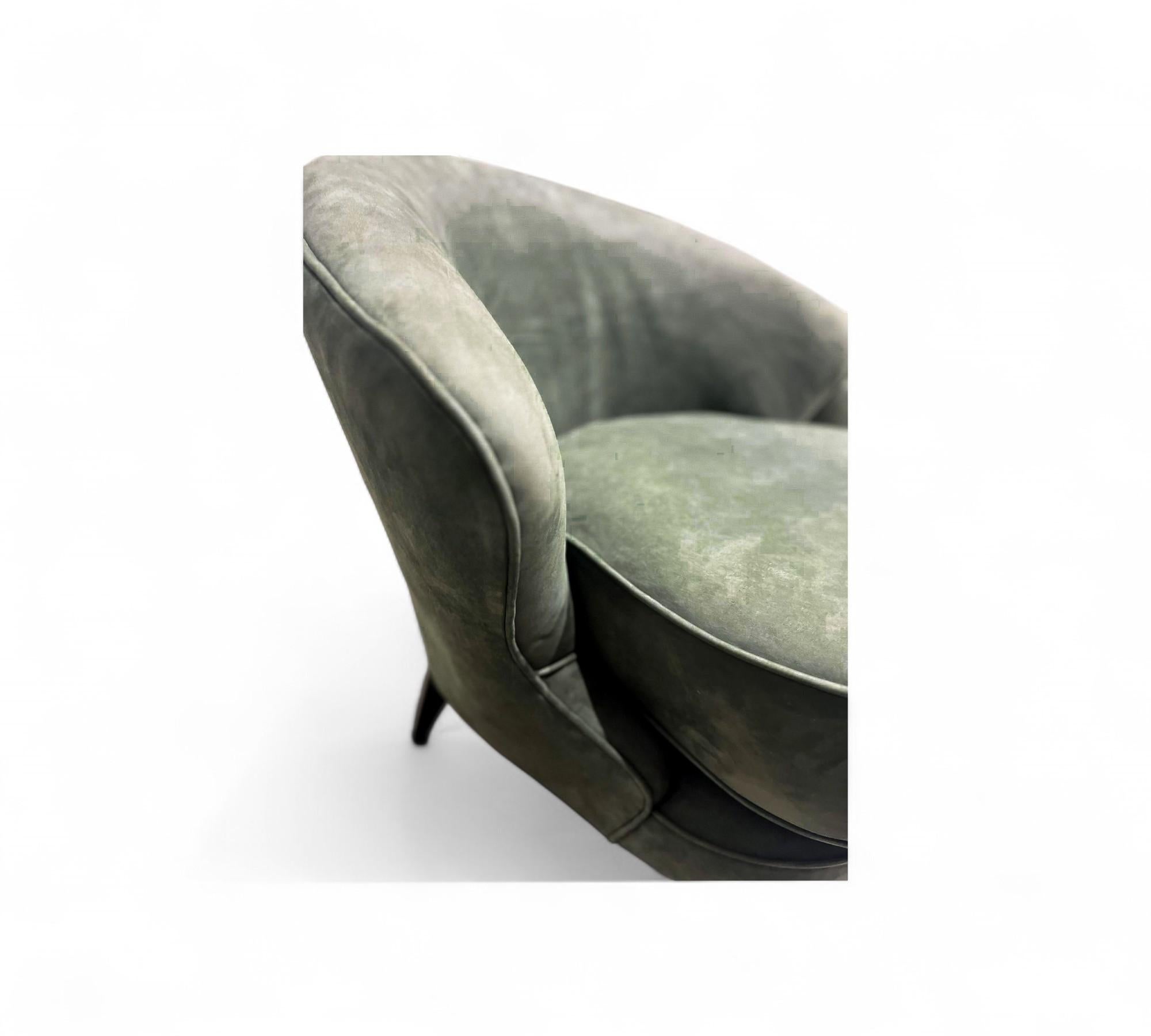 Paire de fauteuils Concha modernes brésiliens en daim vert, Joaquim Tenreiro, 1960 en vente 1