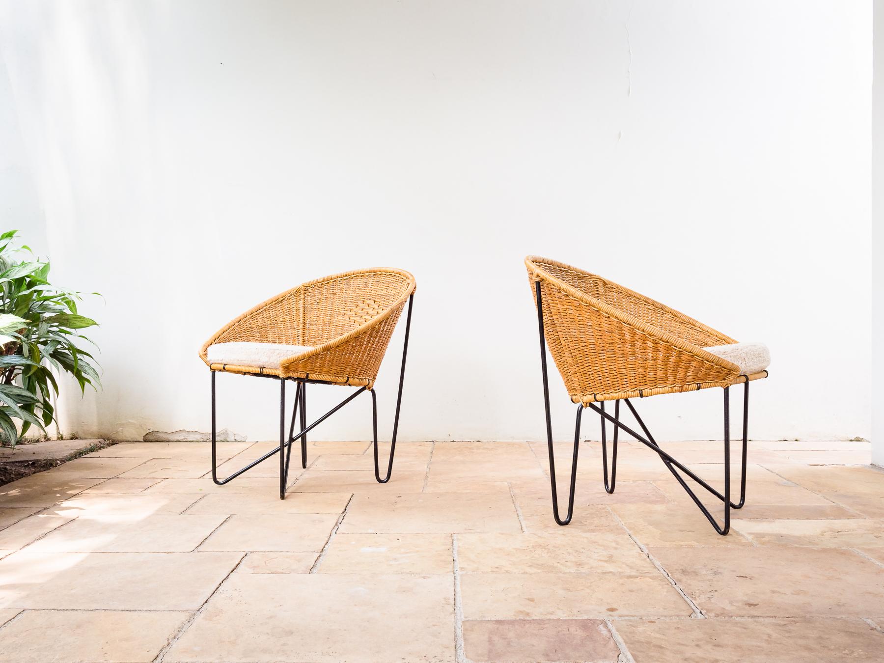 Brazilian Mid-Century Modern pair of wrought iron and reed lounge chairs by José Zanine Caldas, designed and produced in the 1950s.
These amazing chairs were originally designed to be done in nylon cords, but we have four of them that were a custom