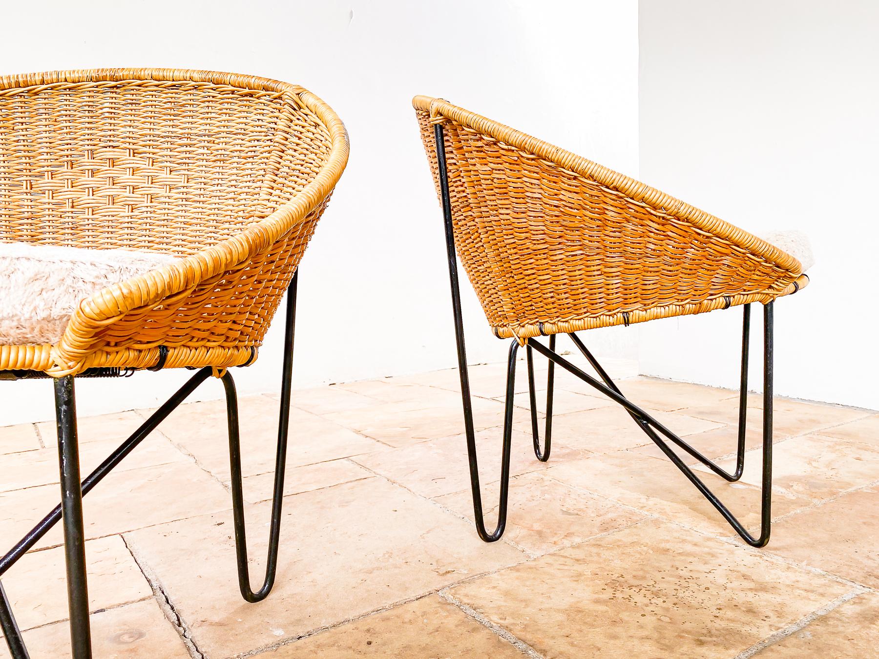 20th Century Brazilian Modern Pair of Lounge Chairs in Iron and Reed by Zanine Caldas, 1950s