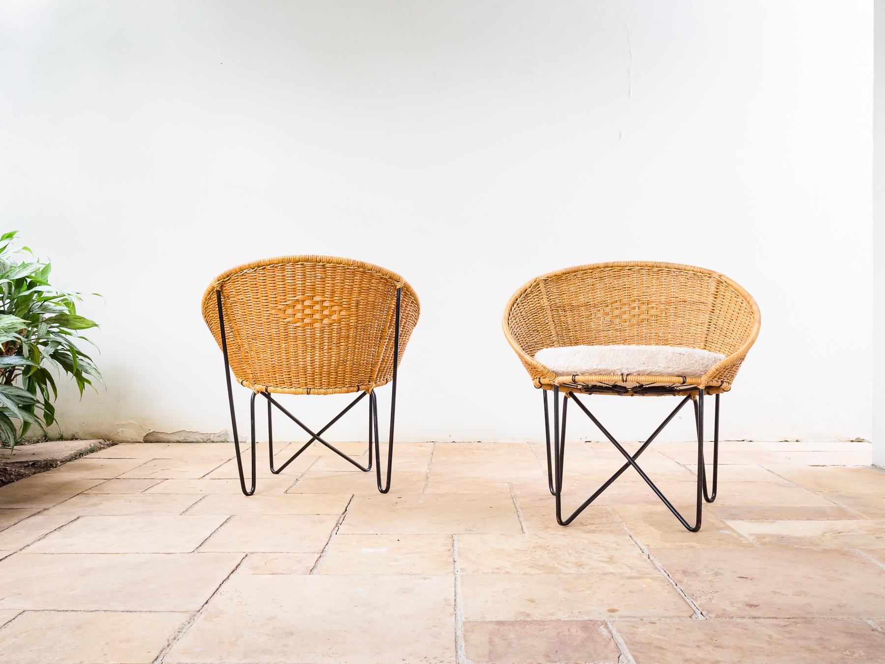 Brazilian Modern Pair of Lounge Chairs in Iron and Reed by Zanine Caldas, 1950s 2