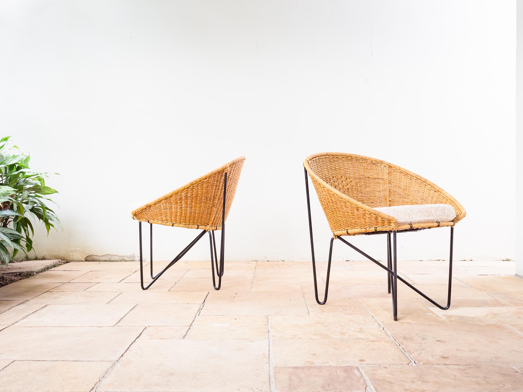 Brazilian Modern Pair of Lounge Chairs in Iron and Reed by Zanine Caldas, 1950s 3