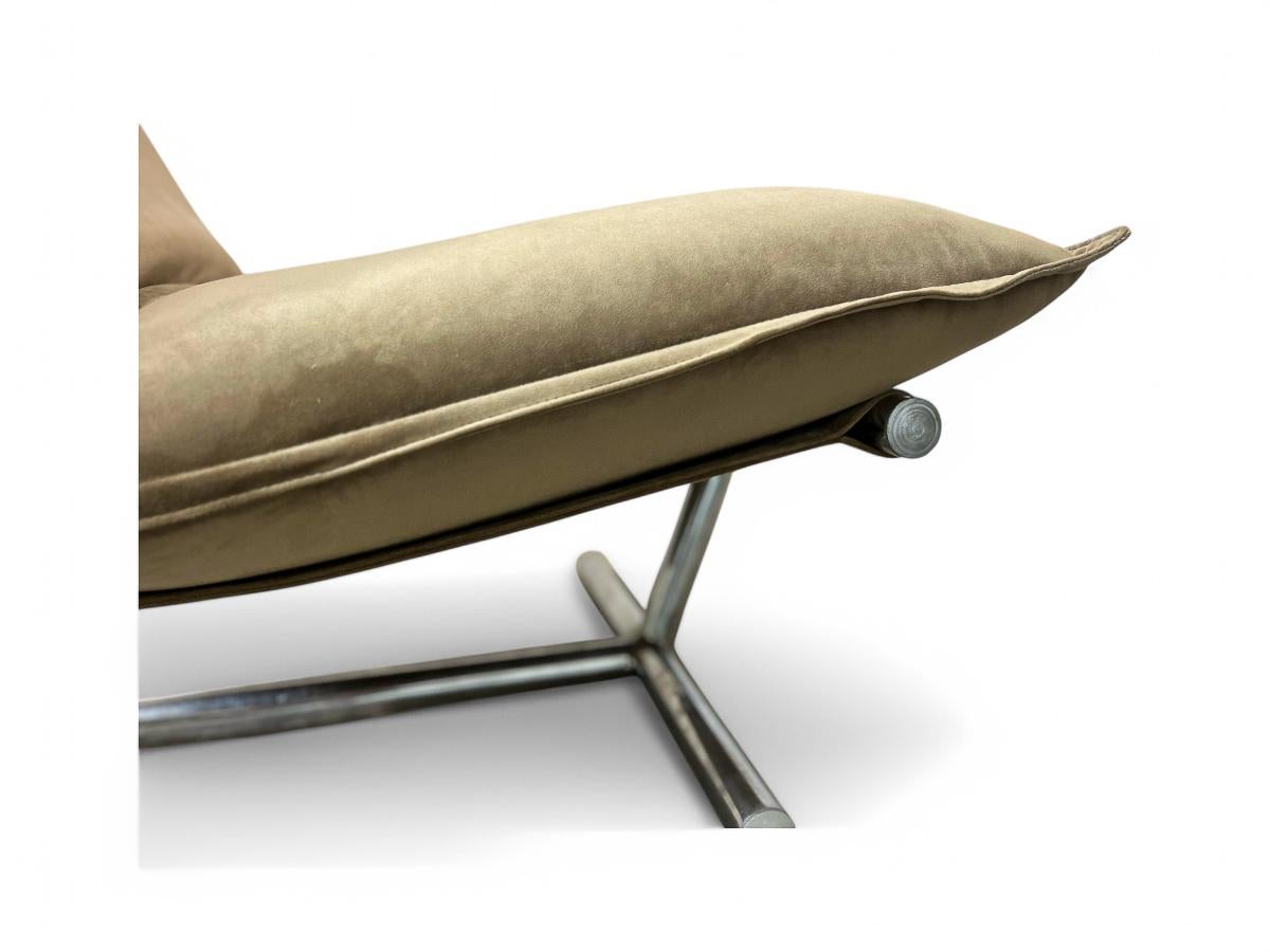 Paar brasilianische moderne Loungesessel aus Samt und Metall, Novo Rumo, ca. 1970 im Angebot 4