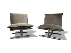 Paar brasilianische moderne Loungesessel aus Samt und Metall, Novo Rumo, ca. 1970