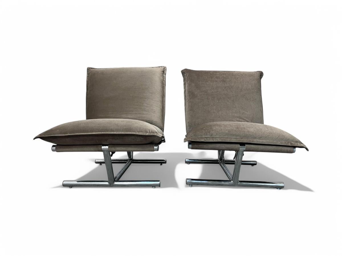 Paar brasilianische moderne Loungesessel aus Samt und Metall, Novo Rumo, ca. 1970 (Brasilianisch) im Angebot