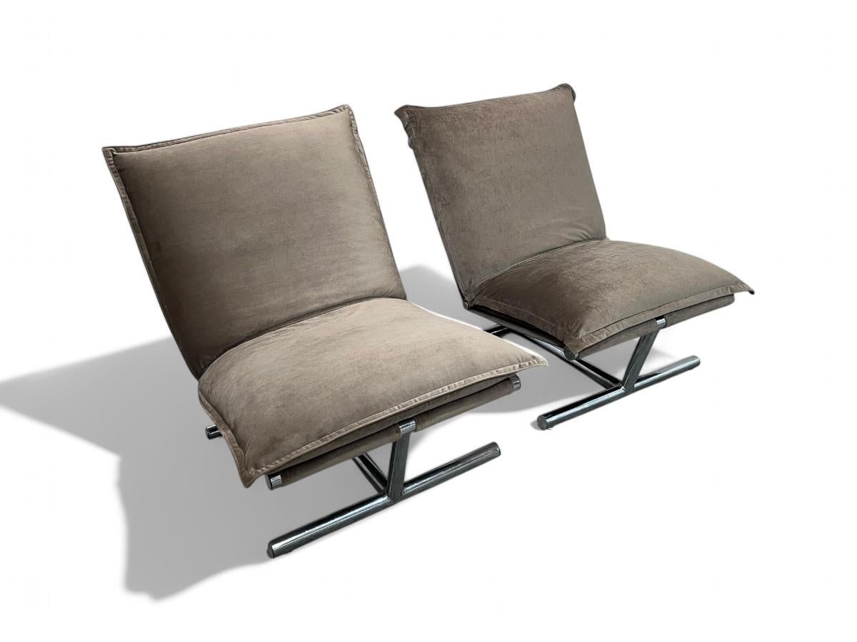 Paar brasilianische moderne Loungesessel aus Samt und Metall, Novo Rumo, ca. 1970 (Holzarbeit) im Angebot