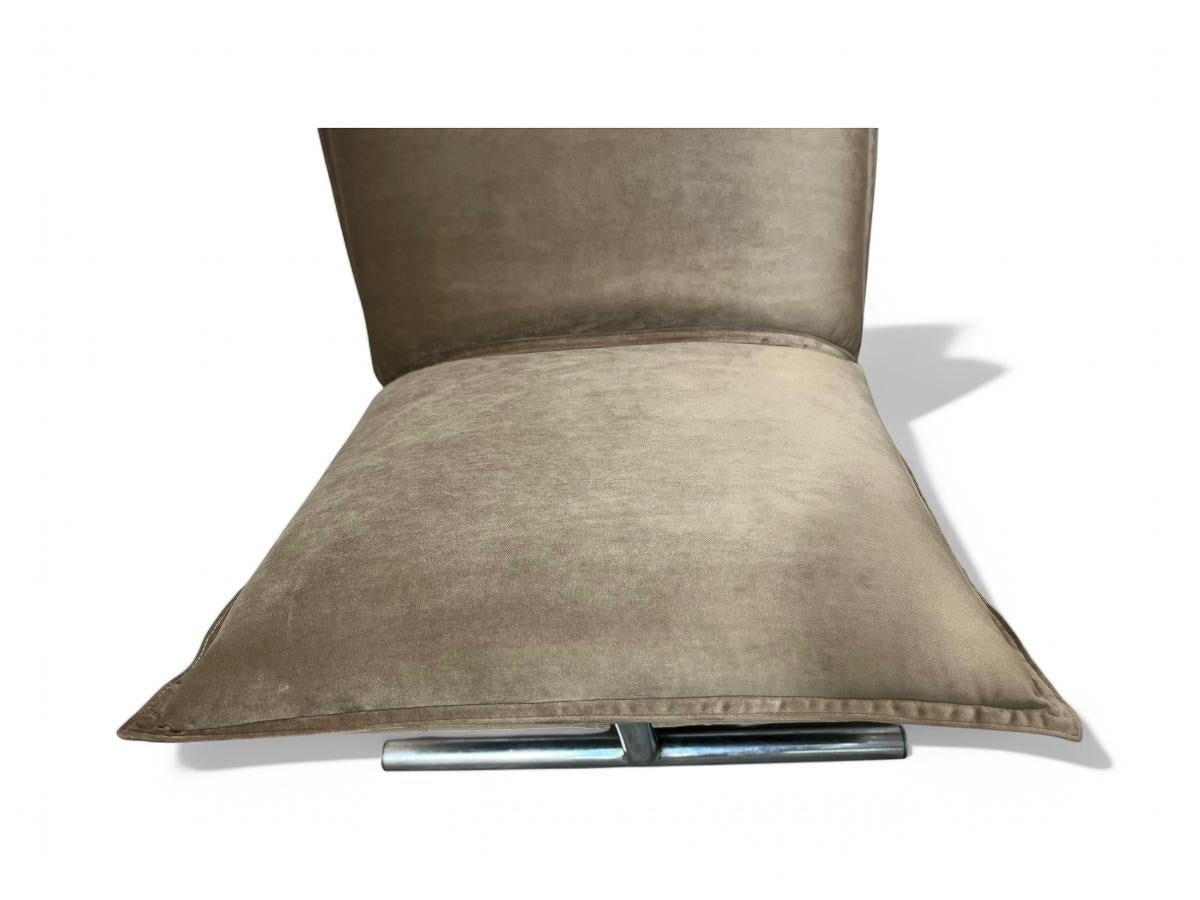 Paar brasilianische moderne Loungesessel aus Samt und Metall, Novo Rumo, ca. 1970 im Angebot 1