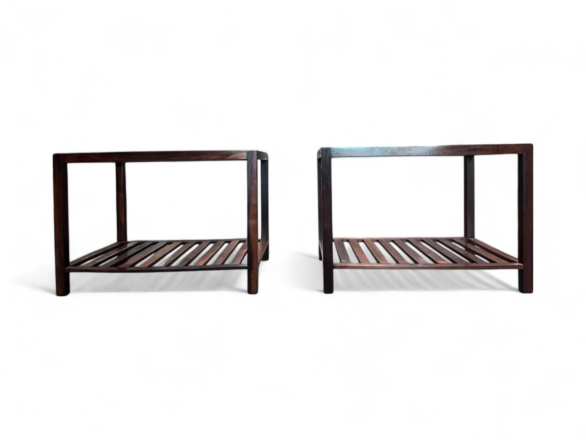 Pareja de mesas auxiliares modernas brasileñas de madera noble y cristal, Fátima, c. 1960 en venta 1