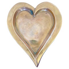 Vassoio moderno brasiliano a forma di cuore in bronzo patinato, anni '60