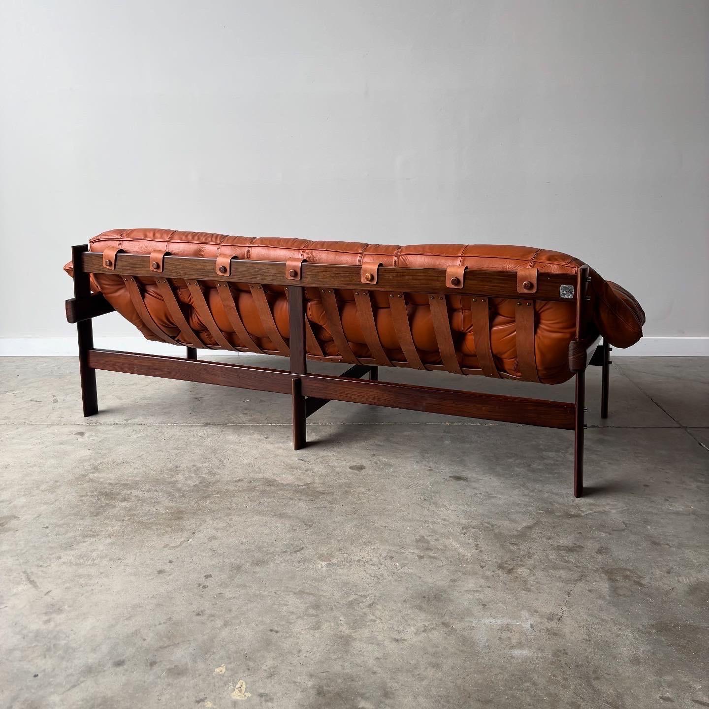 Percival Lafer MP-41 Sofa - Exceptional Brazilian Modern Classic

This distinguished MP-41 sofa exemplifies Percival Lafer's mastery of Brazilian modern design, representing one of his most celebrated and enduring creations. Known for his innovative