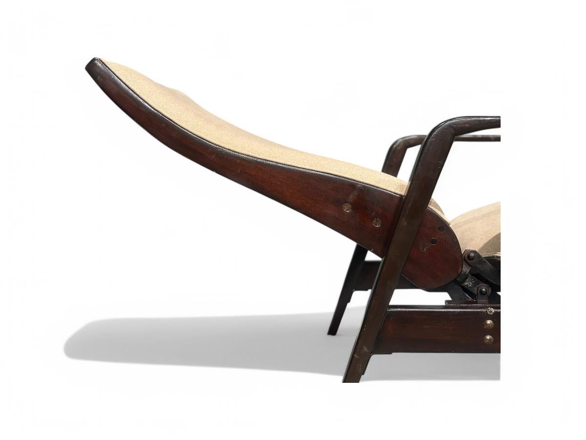 Brasiliano Chaise reclinabile moderna brasiliana in legno duro e Ultrasuede, Gerdau, anni '40 in vendita