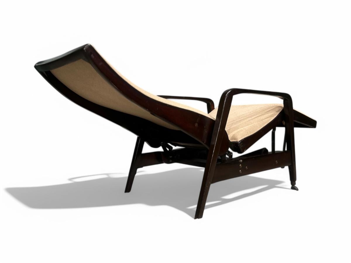 Chaise reclinabile moderna brasiliana in legno duro e Ultrasuede, Gerdau, anni '40 In condizioni buone in vendita a New York, NY