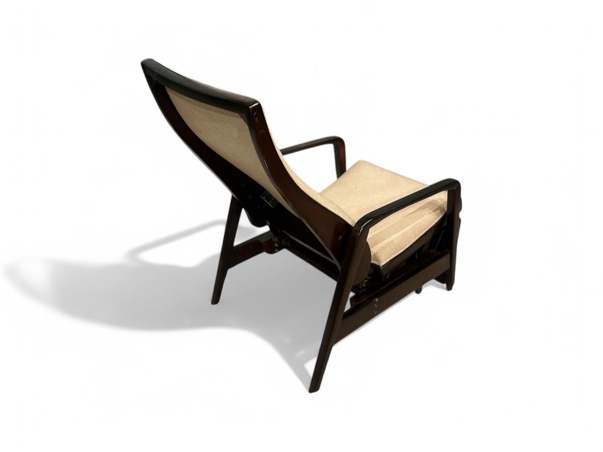 XX secolo Chaise reclinabile moderna brasiliana in legno duro e Ultrasuede, Gerdau, anni '40 in vendita