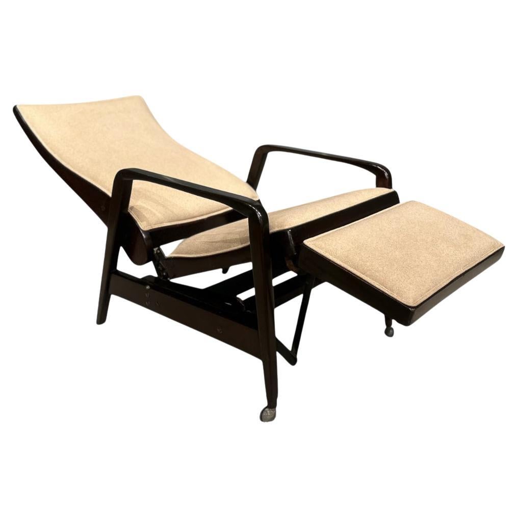 Chaise reclinabile moderna brasiliana in legno duro e Ultrasuede, Gerdau, anni '40 in vendita