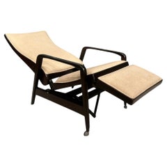 Chaise reclinable moderna brasileña en madera dura y ultrasuede, Gerdau, años 40