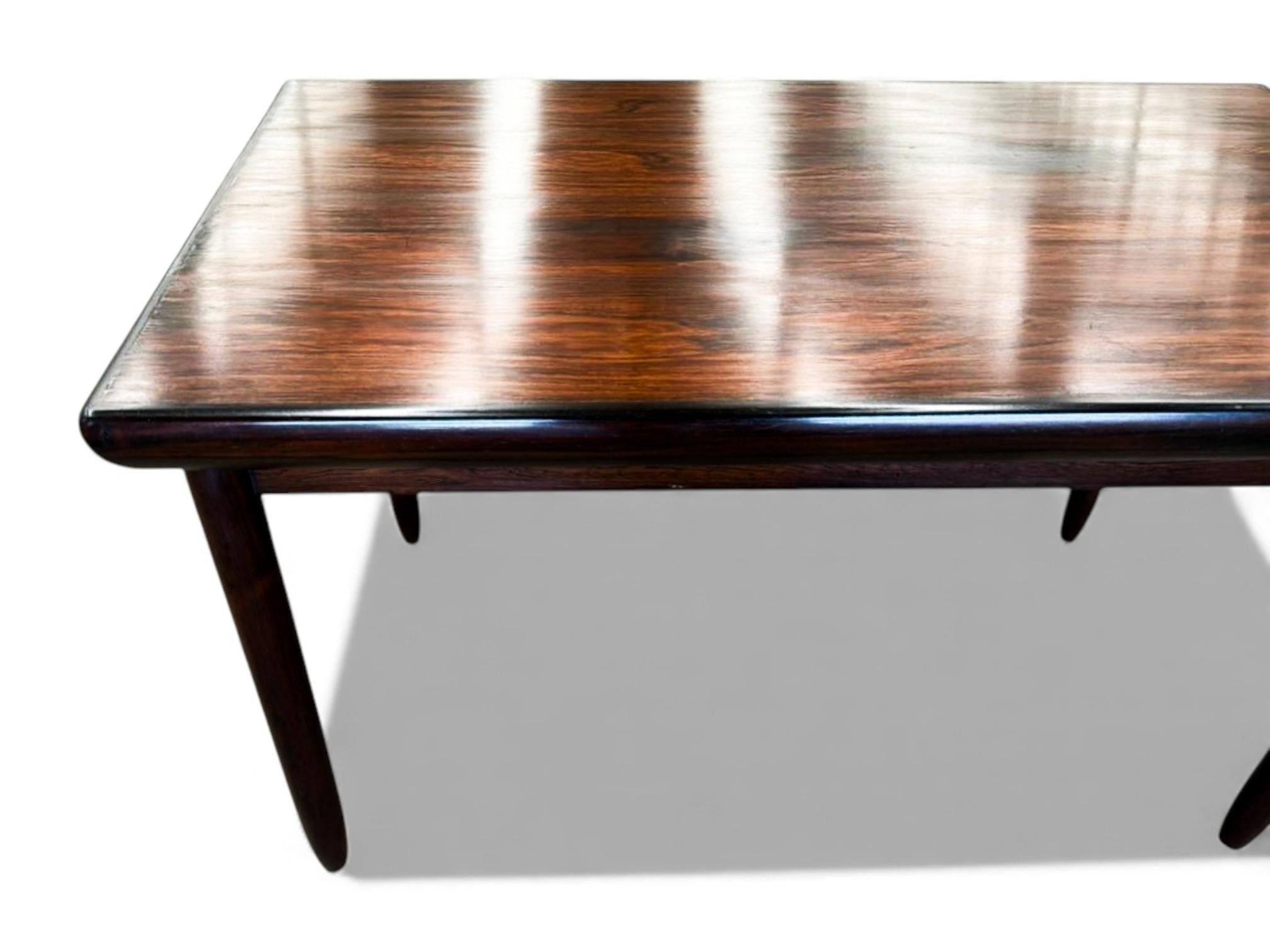 Table rectangulaire moderne brésilienne en bois dur et pieds ronds, Jorge Jabour, années 1960 en vente 5