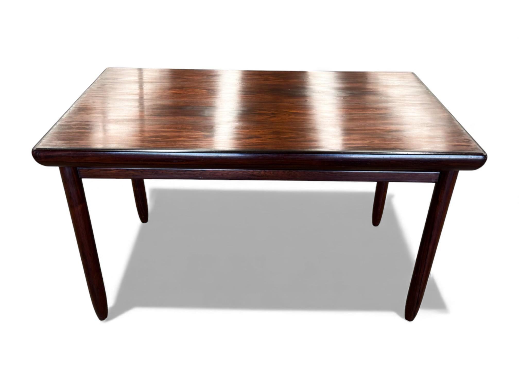 Table rectangulaire moderne brésilienne en bois dur et pieds ronds, Jorge Jabour, années 1960 en vente 6