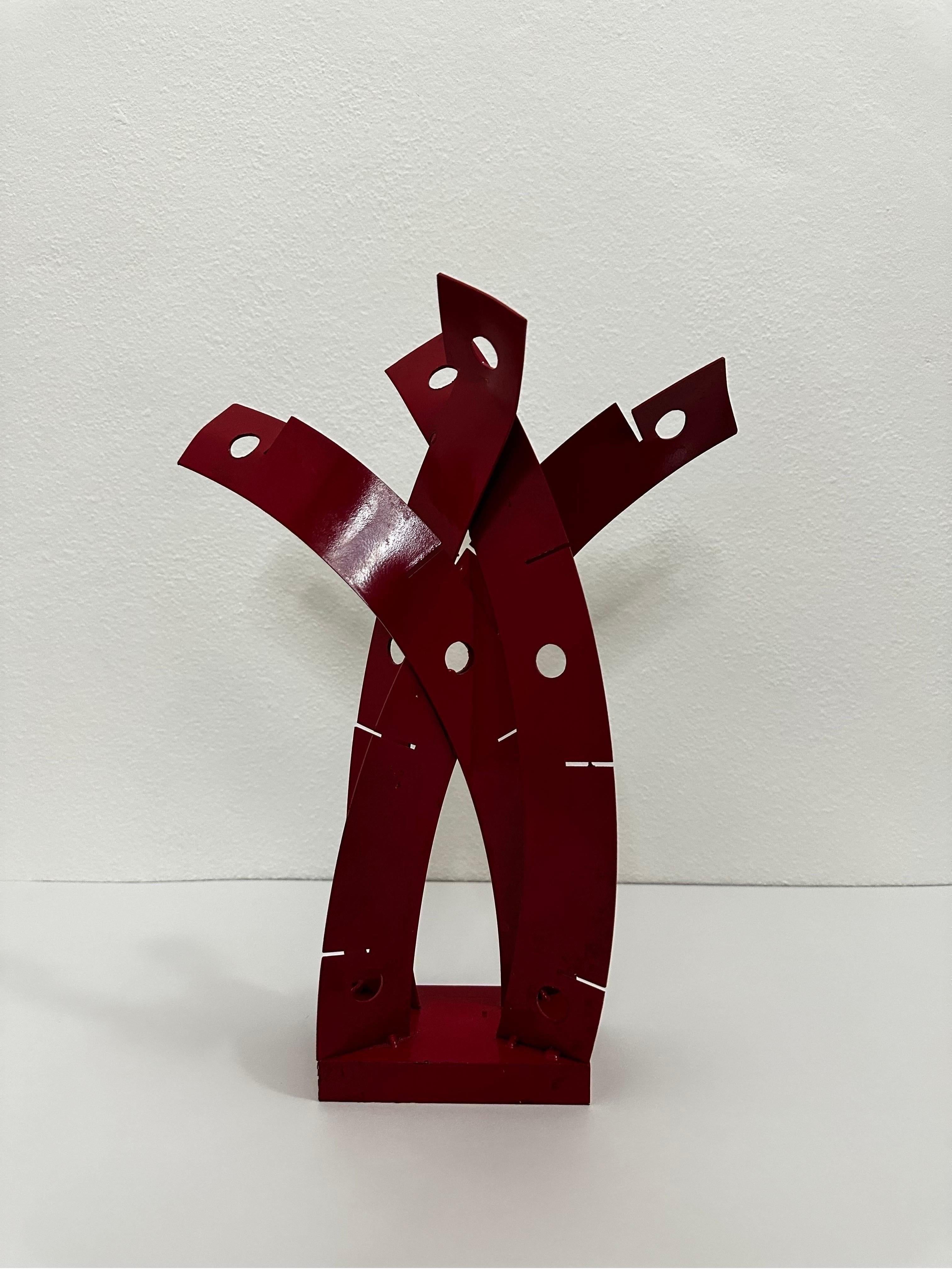Brésilien Sculpture de table moderne brésilienne en acier laqué rouge, années 1980 en vente