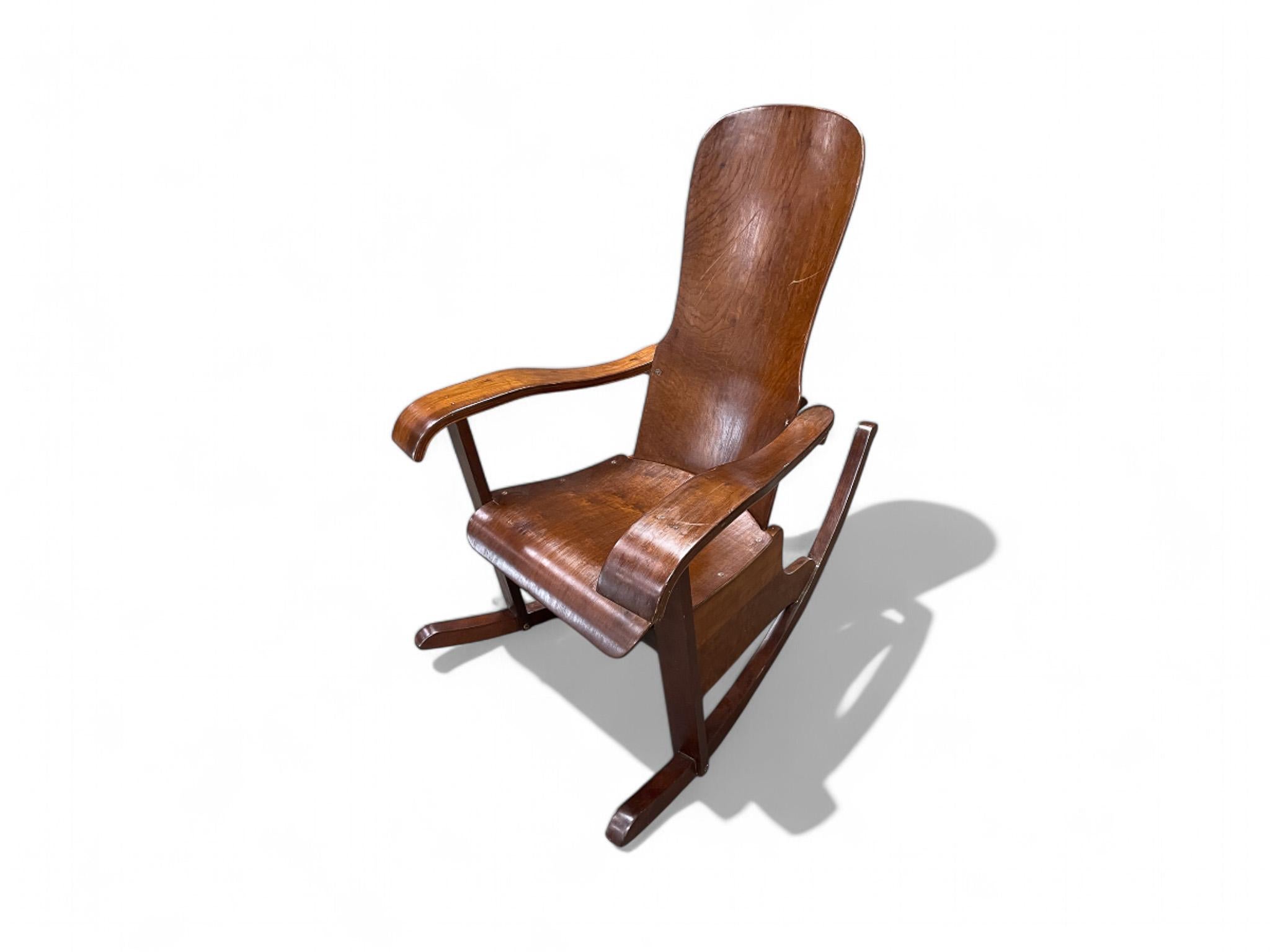 Mid-20th Century Brazilian Modern Rocking Chair in Bentwood by Moveis Cimo, 1950, Brazil For Sale
