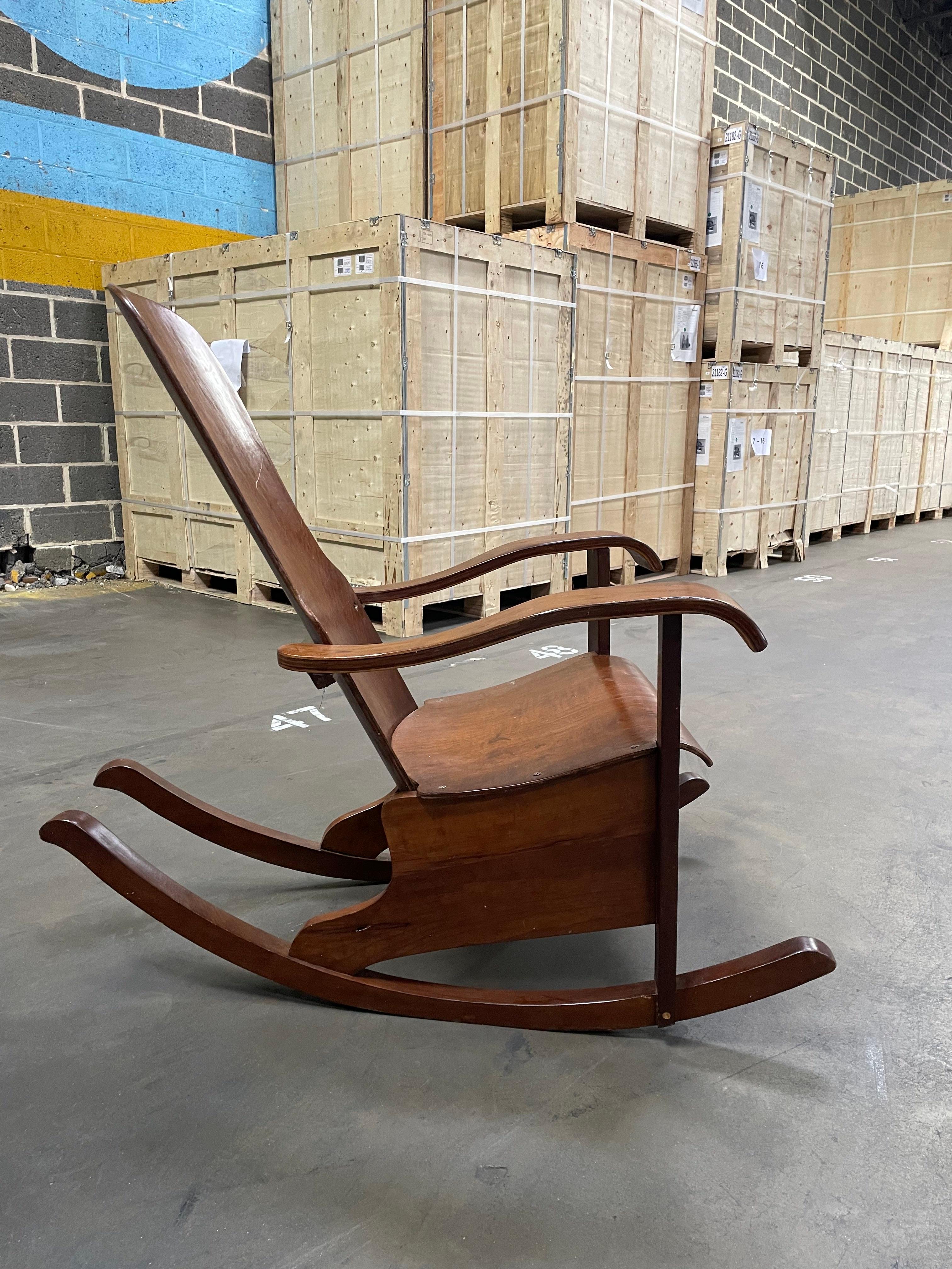 Woodwork Brazilian Modern Rocking Chair in Bentwood by Moveis Cimo, 1950, Brazil For Sale