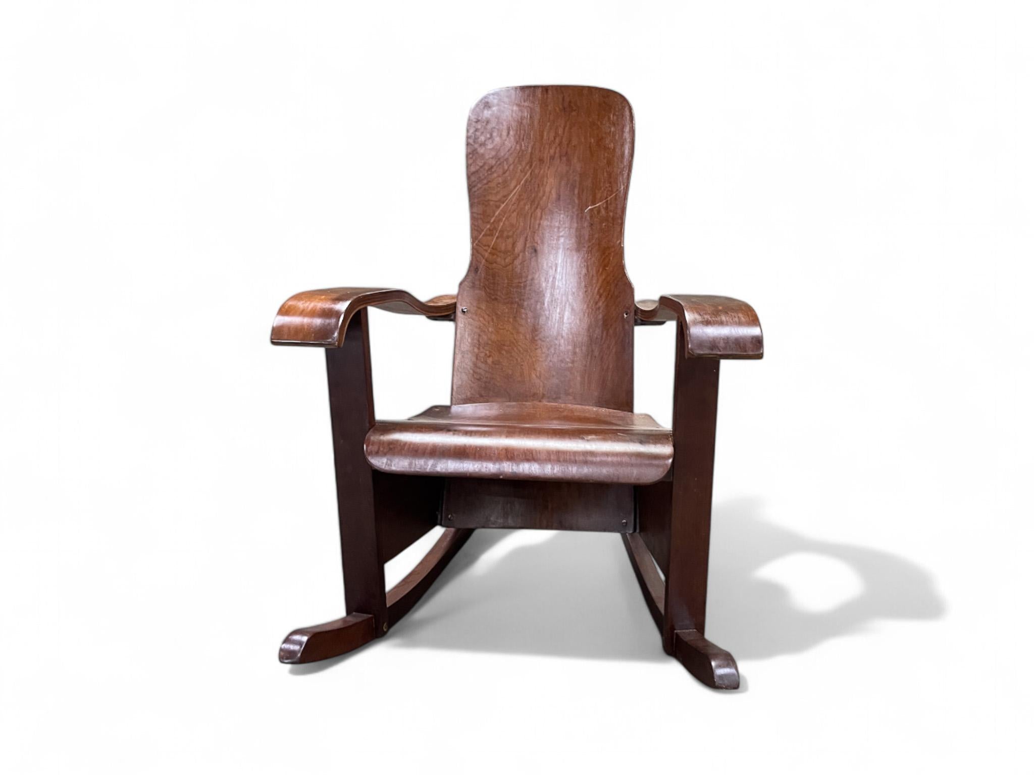 Woodwork Brazilian Modern Rocking Chair in Bentwood by Moveis Cimo, 1950, Brazil For Sale