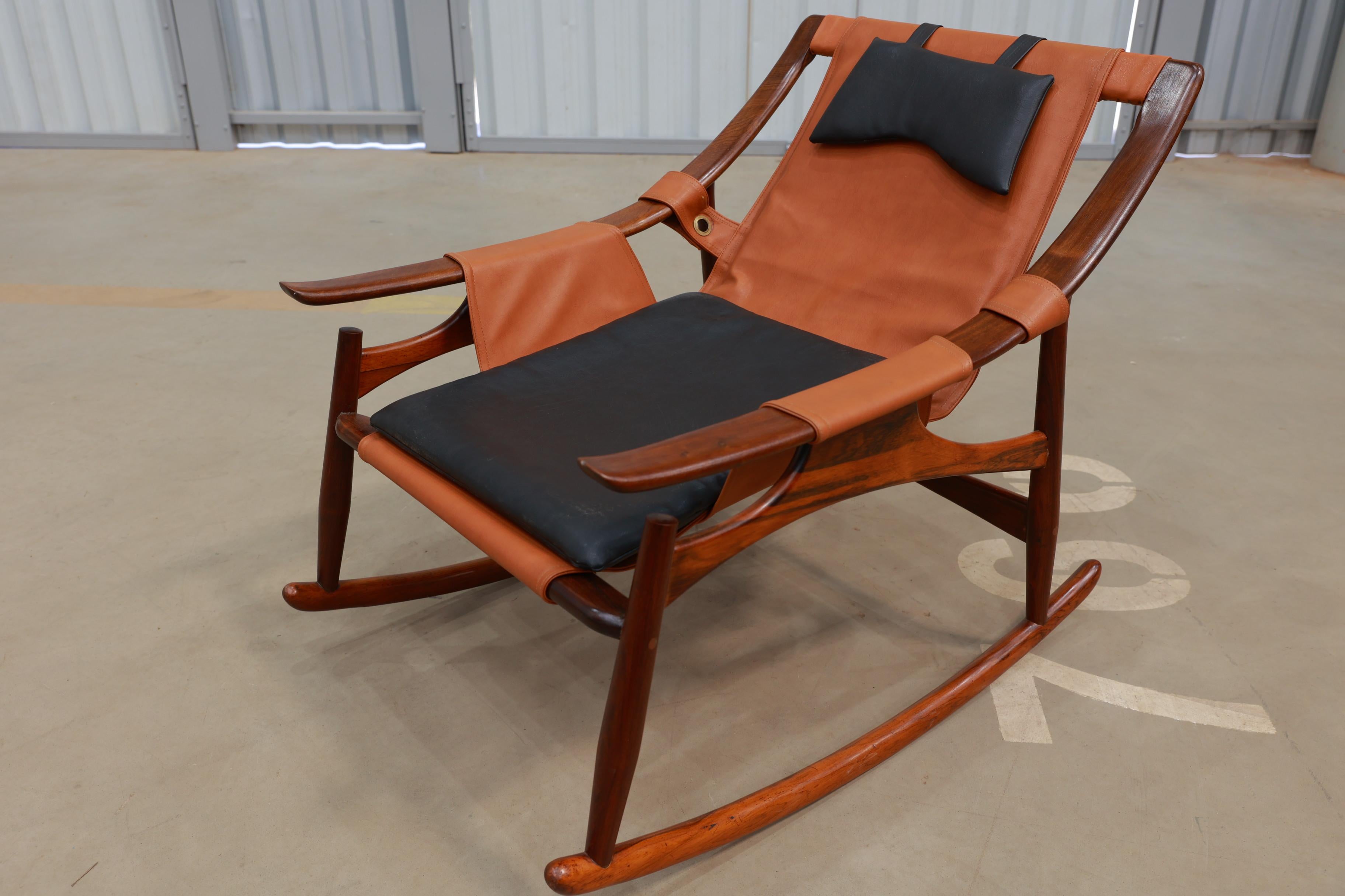 Chaise à bascule moderne brésilienne en bois de feuillus et cuir, Liceu de Artes en vente 2