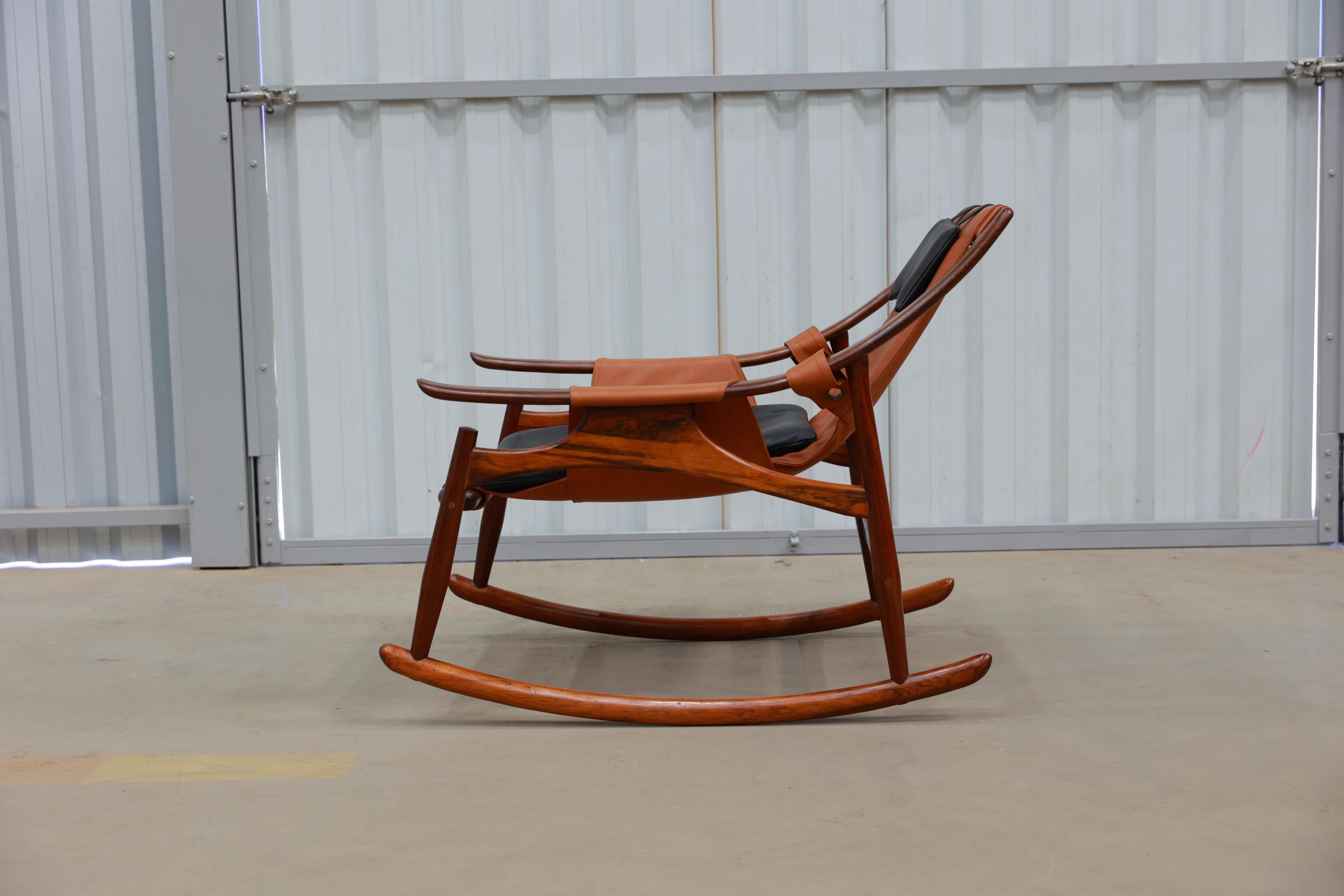 20th Century Brazilian Modern Rocking Chair & Ottoman in Hardwood & Leather, Liceu de Artes For Sale