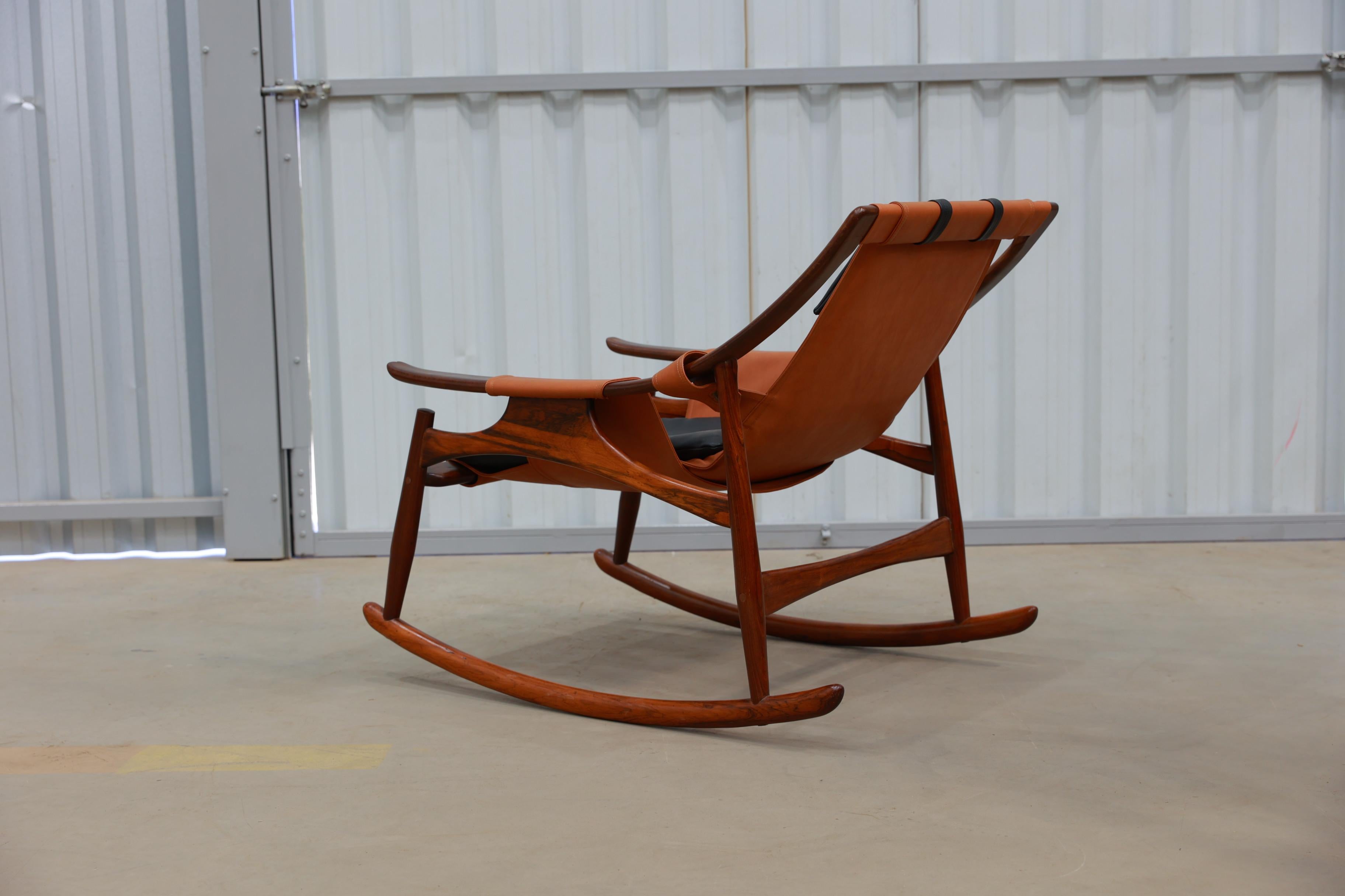 Brazilian Modern Rocking Chair & Ottoman in Hardwood & Leather, Liceu de Artes For Sale 1