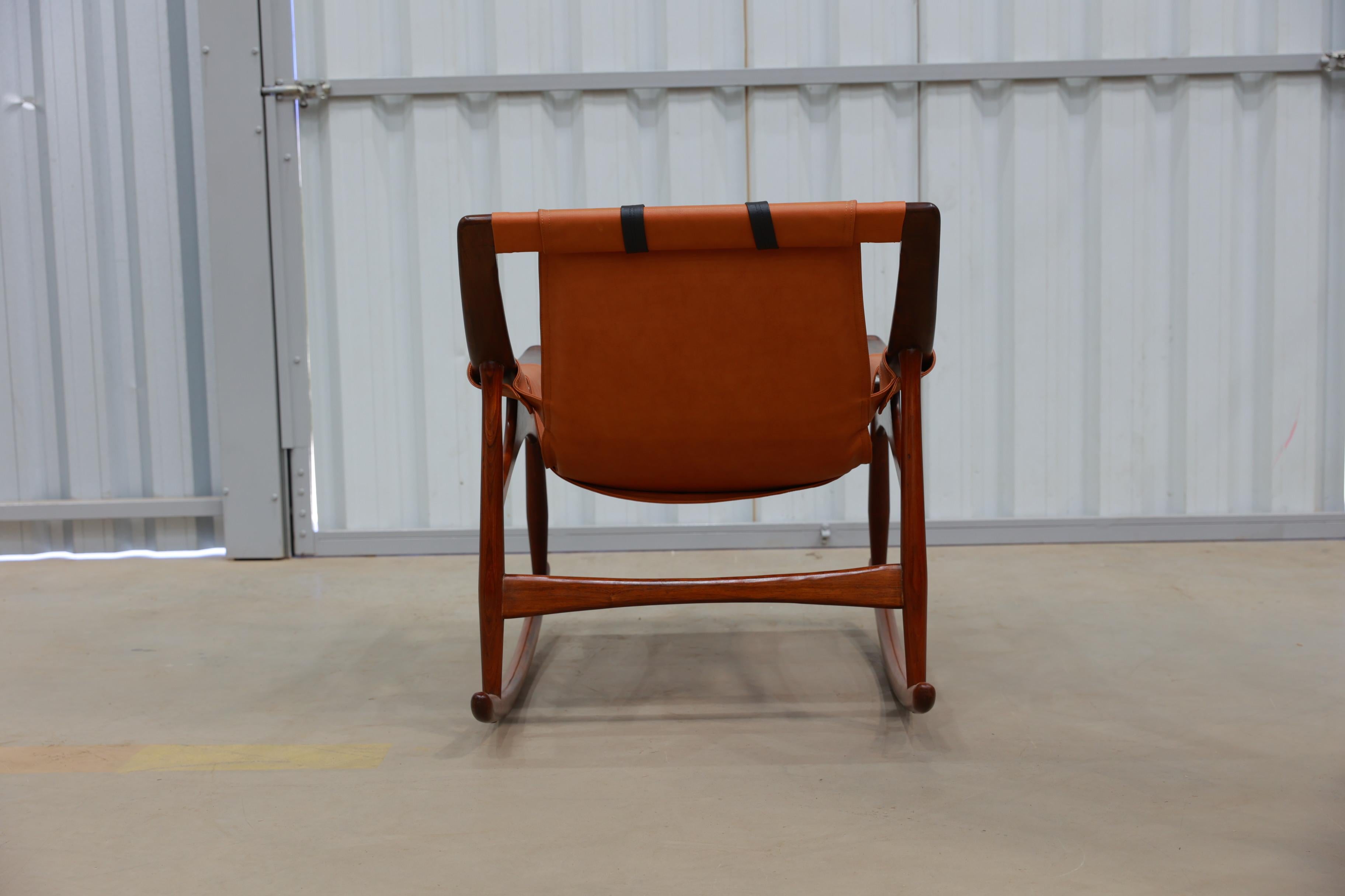 Brazilian Modern Rocking Chair & Ottoman in Hardwood & Leather, Liceu de Artes For Sale 2