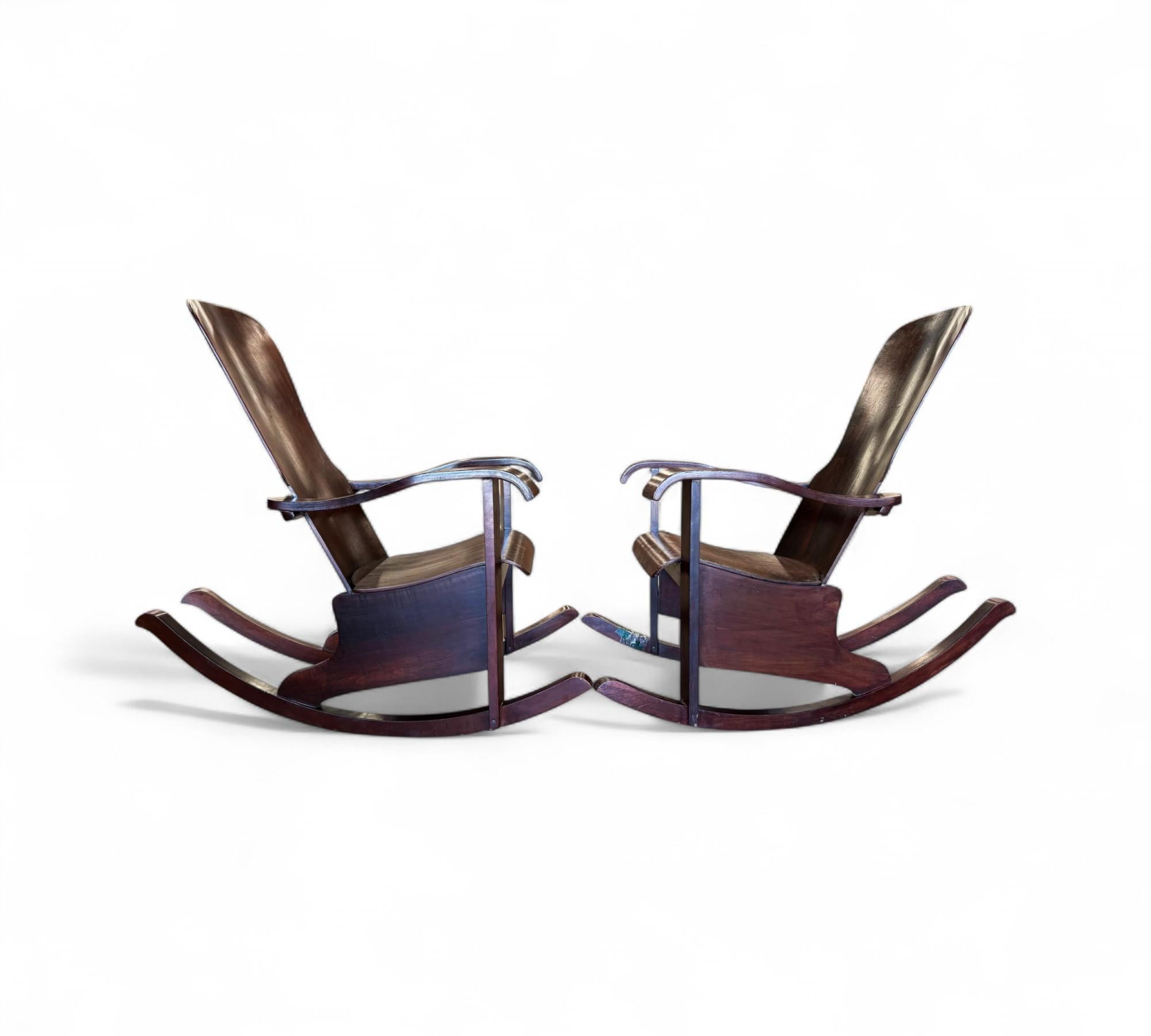 Sillas mecedoras modernas brasileñas de madera curvada, Cimo, c. 1950 en venta 5