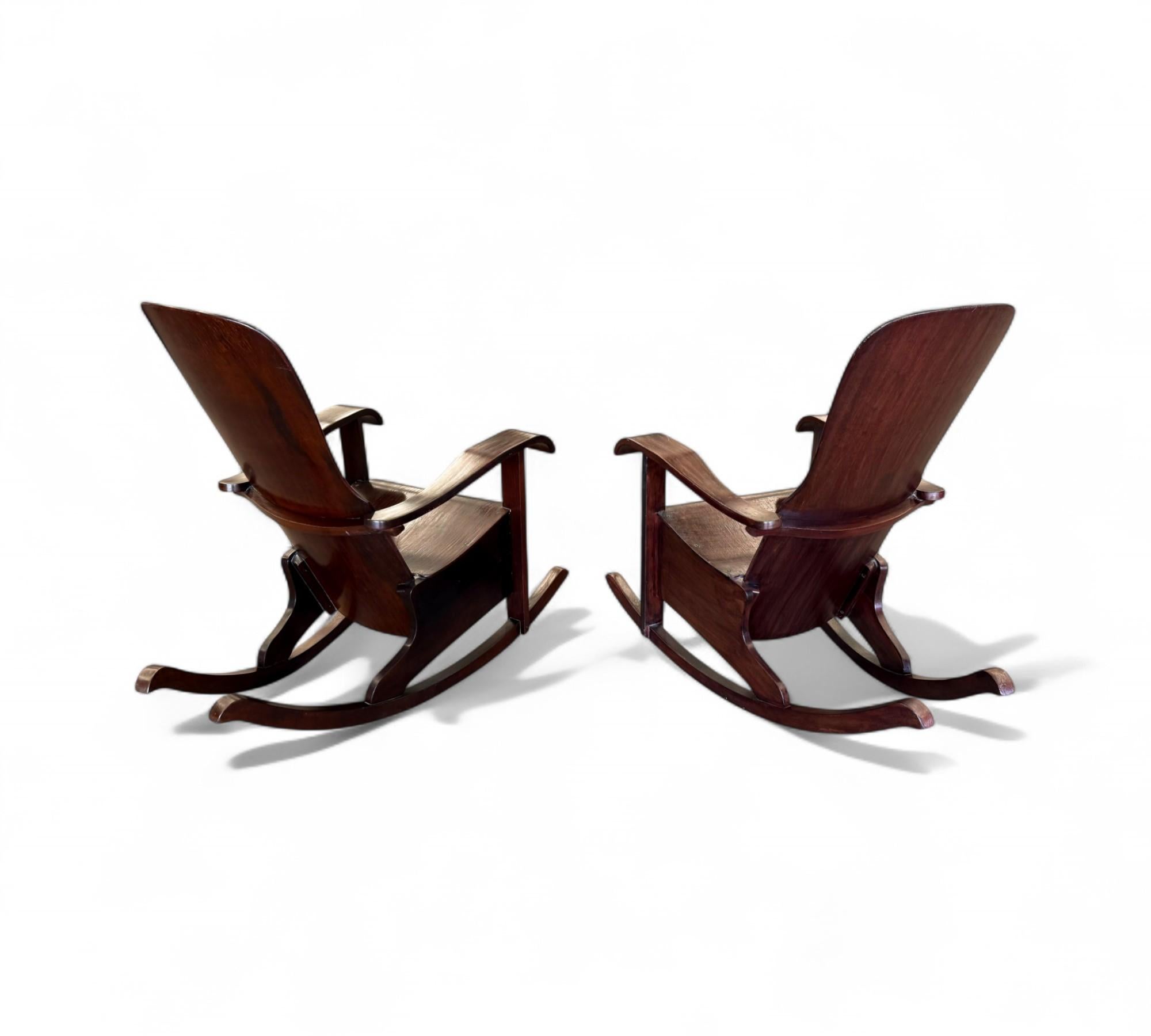 Sillas mecedoras modernas brasileñas de madera curvada, Cimo, c. 1950 Moderno de mediados de siglo en venta