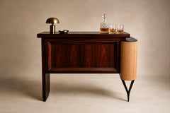 Bar moderno brasiliano in legno di palissandro con gambe ricurve, Brasile, anni '50