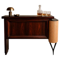 Bar moderno brasiliano in legno di palissandro con gambe ricurve, Brasile, anni '50