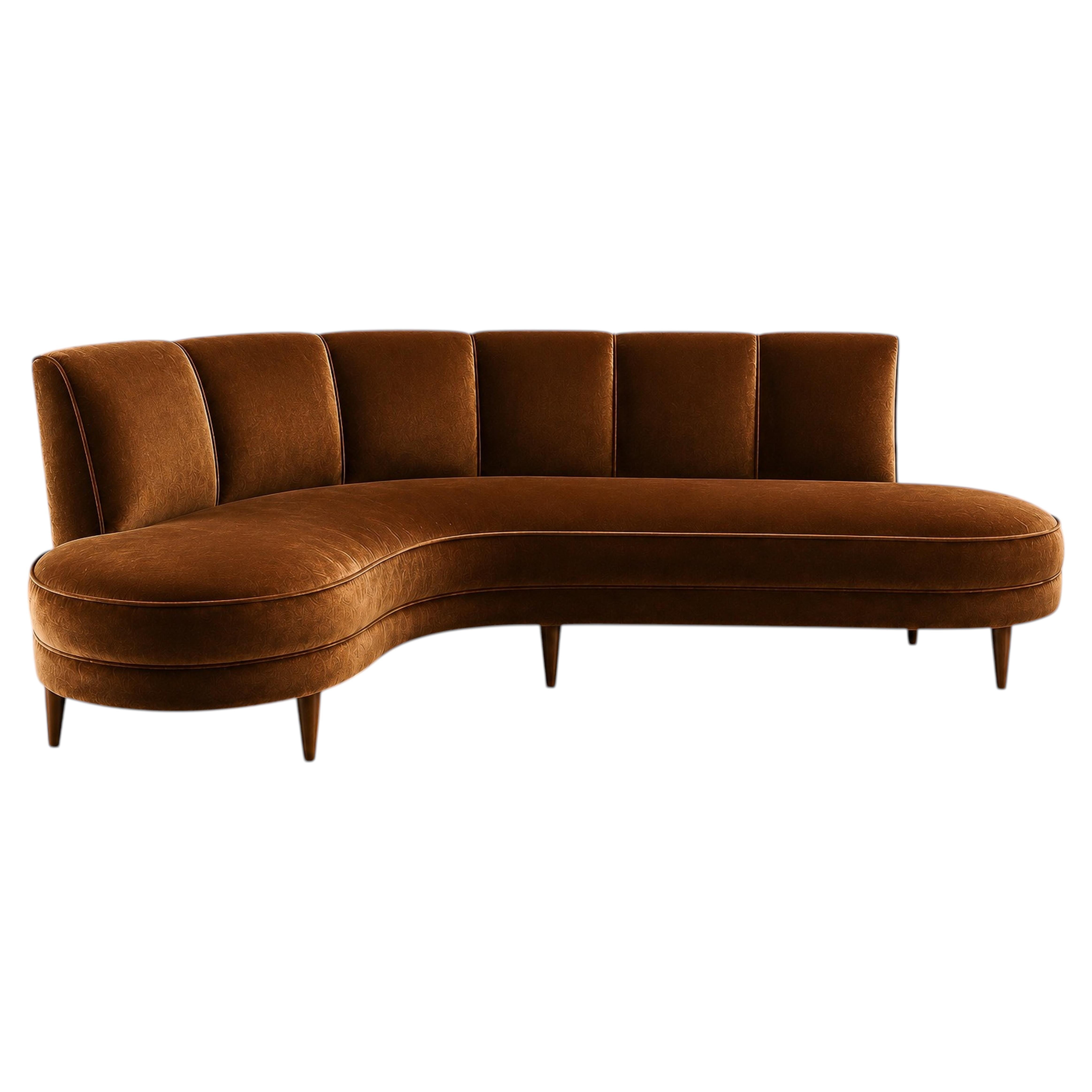 Divano brasiliano moderno dalle linee scultoree e sinuose, in mohair color tabacco brunito, anni '50