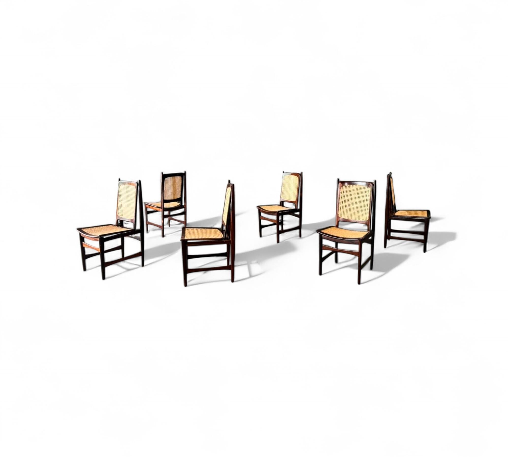 Modernes brasilianisches Set von 8 Stühlen aus Hartholz und Rohr, Alexandr Rapoport, 1960er Jahre (Geflecht) im Angebot