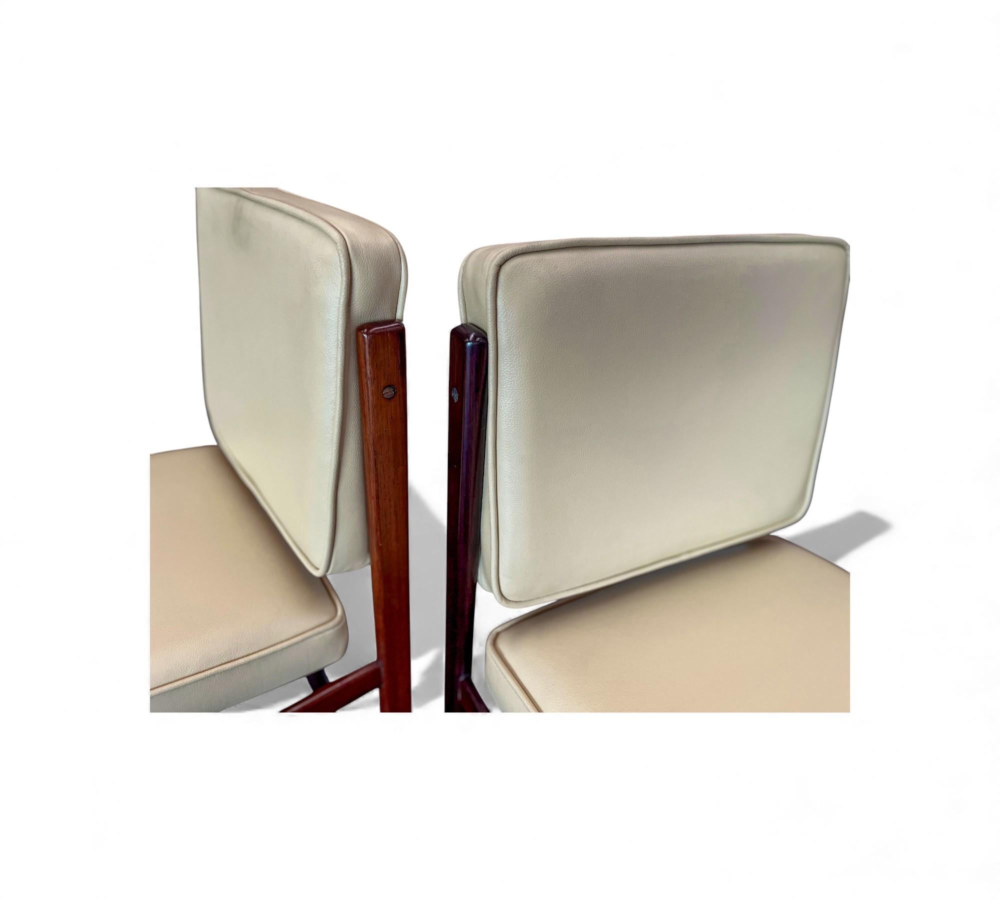 Modernes brasilianisches Set von 2 Stühlen aus Hartholz und Leder, Sergio Rodrigues, 1960er Jahre 3