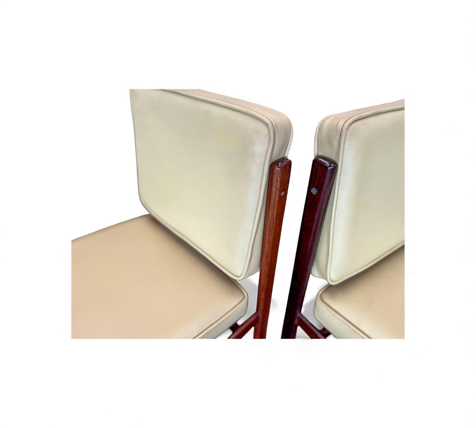 Modernes brasilianisches Set von 2 Stühlen aus Hartholz und Leder, Sergio Rodrigues, 1960er Jahre 1