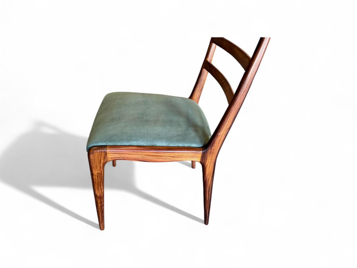 Conjunto Moderno Brasileño de 6 Sillas en Madera de Caviuna y Ante, Angelini, c. 1950 en venta 4