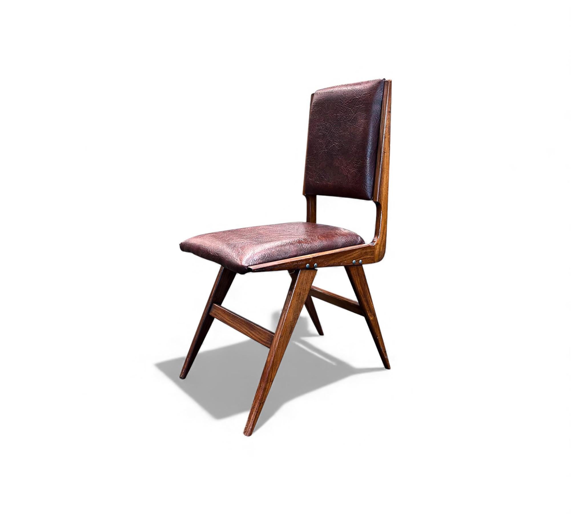 Brazilian Modern Set of 6 Chairs in Leatherette & hardwood, Att. to Forma, 1950s im Angebot 5