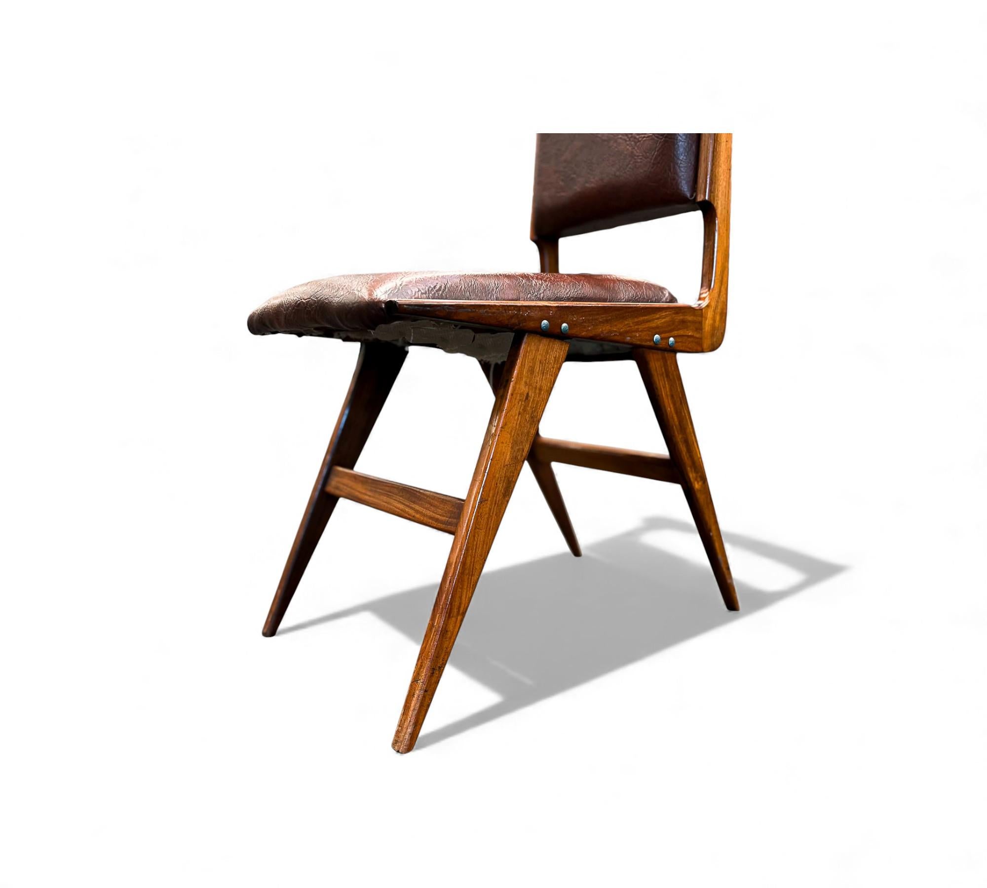 Brazilian Modern Set of 6 Chairs in Leatherette & hardwood, Att. to Forma, 1950s im Angebot 6