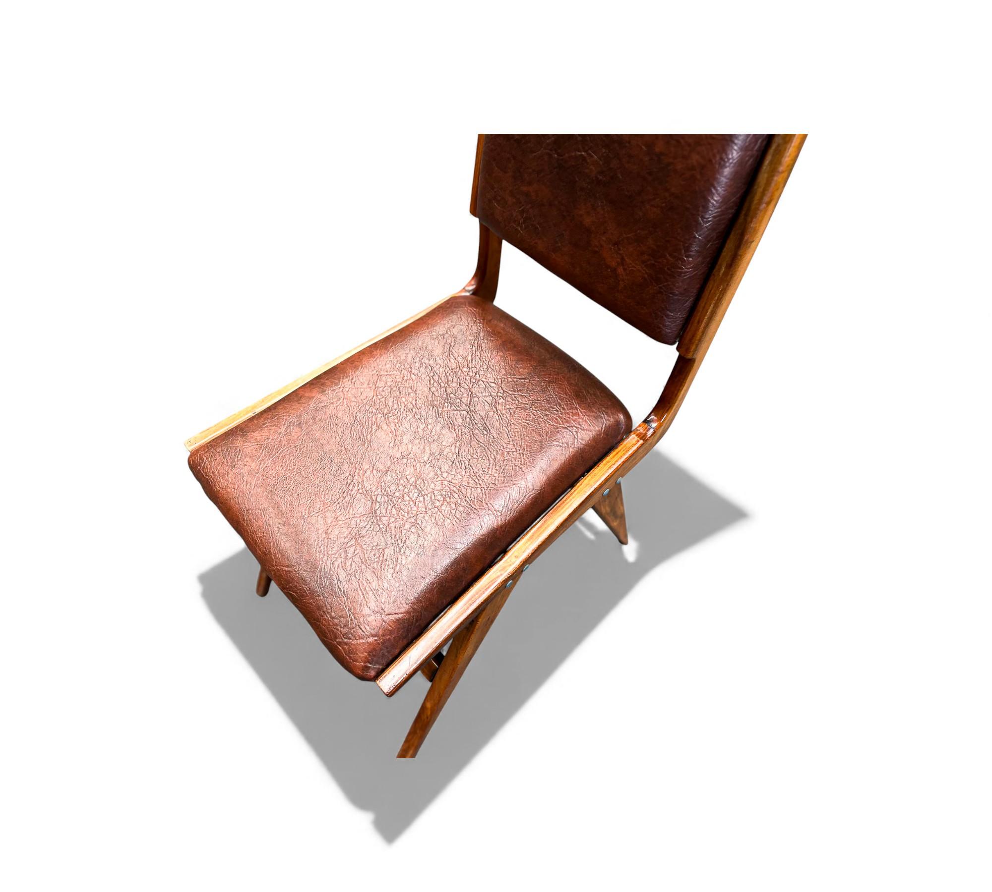 Brazilian Modern Set of 6 Chairs in Leatherette & hardwood, Att. to Forma, 1950s im Angebot 7
