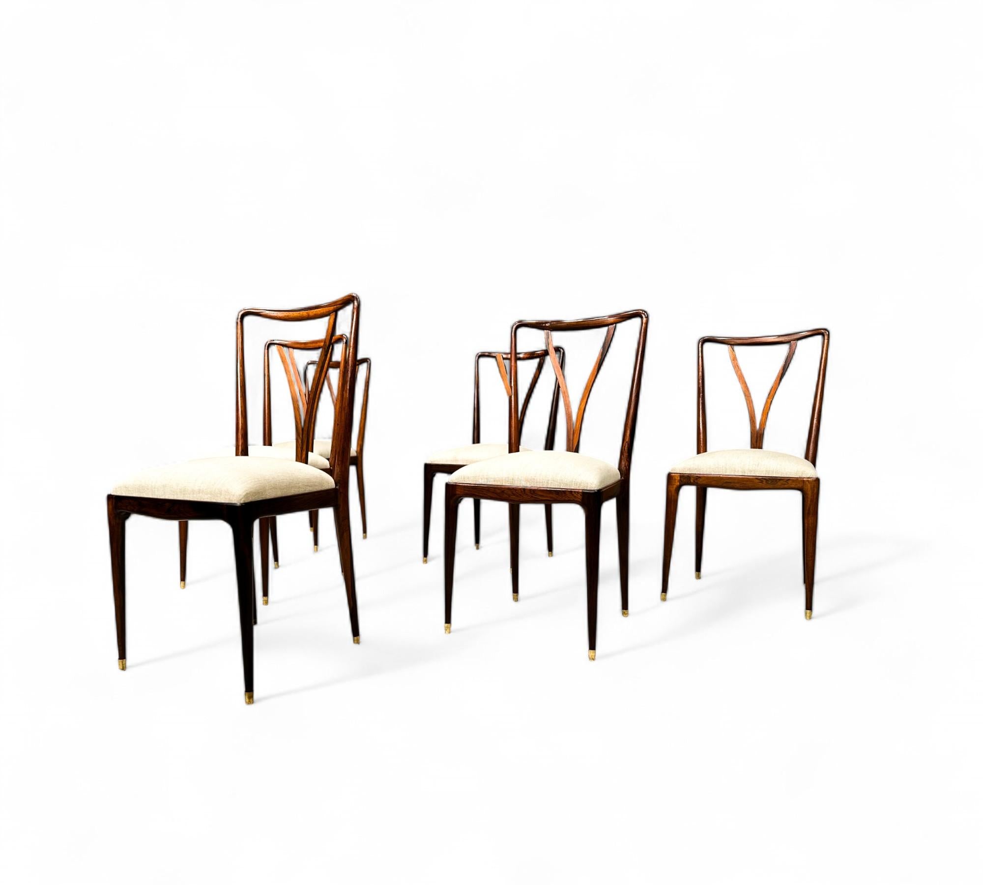 XX secolo Set di 8 sedie da pranzo in legno e lino di Giuseppe Scapinelli, 1950 ca. in vendita