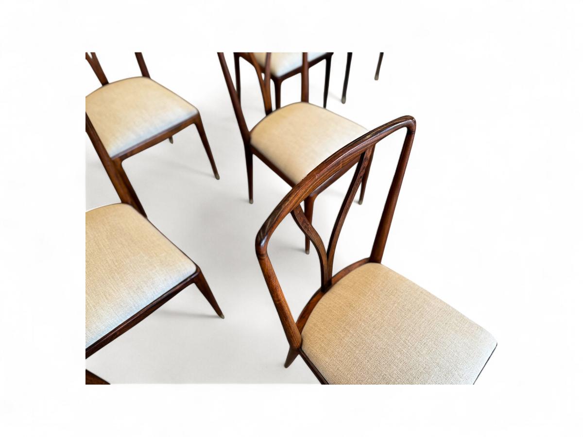 XX secolo Set di 8 sedie da pranzo in legno e lino di Giuseppe Scapinelli, 1950 ca. in vendita