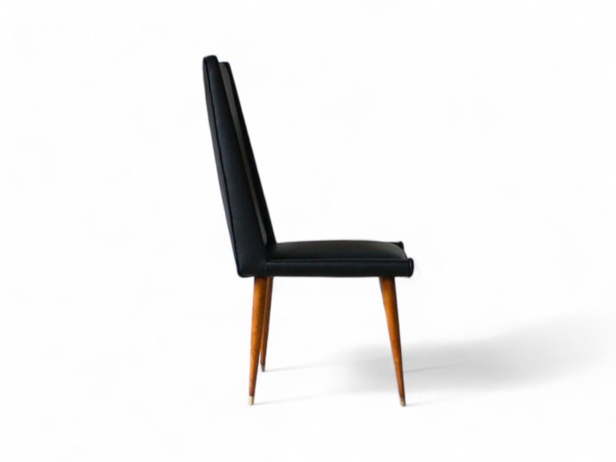 Ensemble de chaises modernes brésiliennes en bois dur et cuir, Giuseppe Scapinelli, années 1950 Bon état - En vente à New York, NY