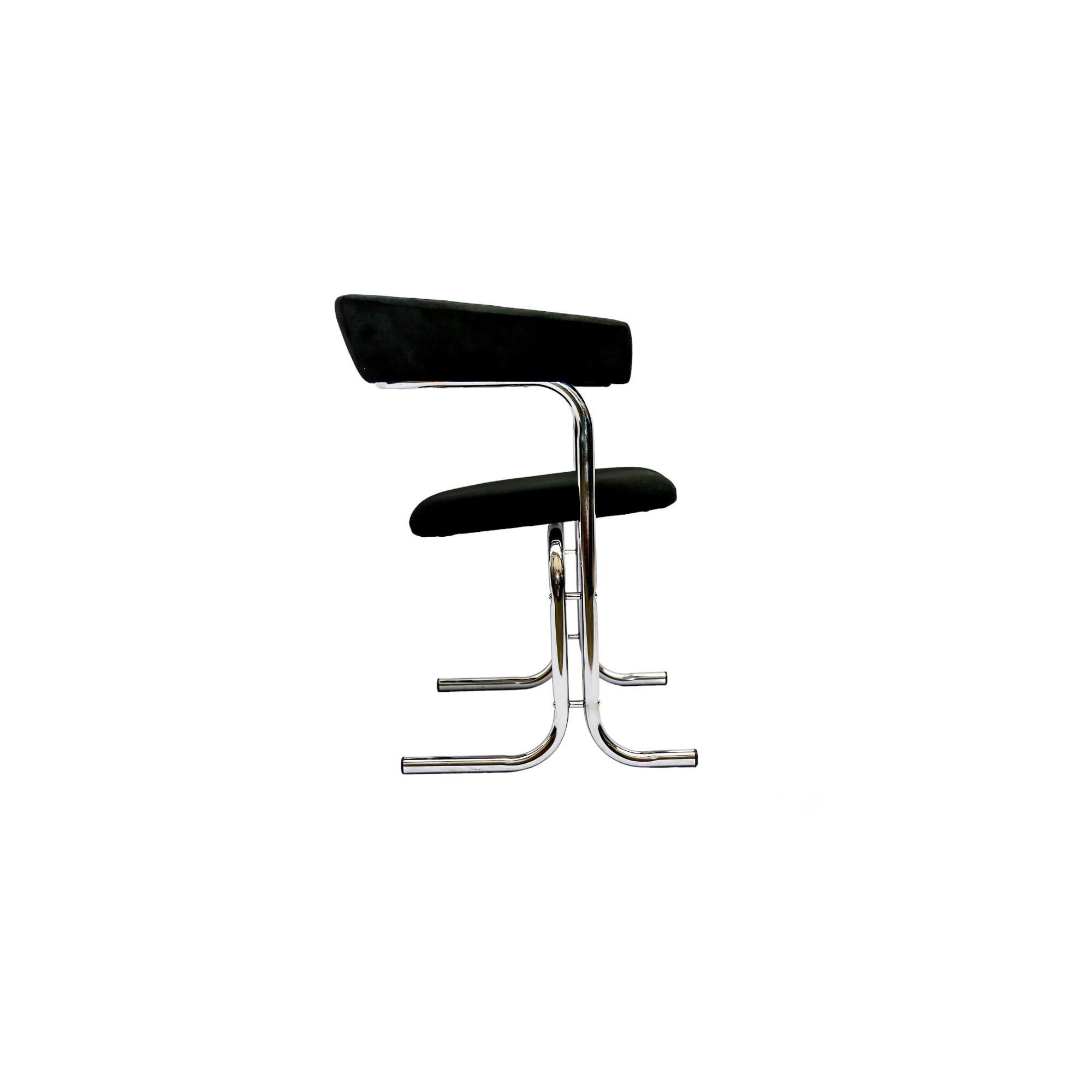 Set di cinque sedie moderne brasiliane in cromo e tessuto, Pozza Moveis 1960 In condizioni buone in vendita a New York, NY